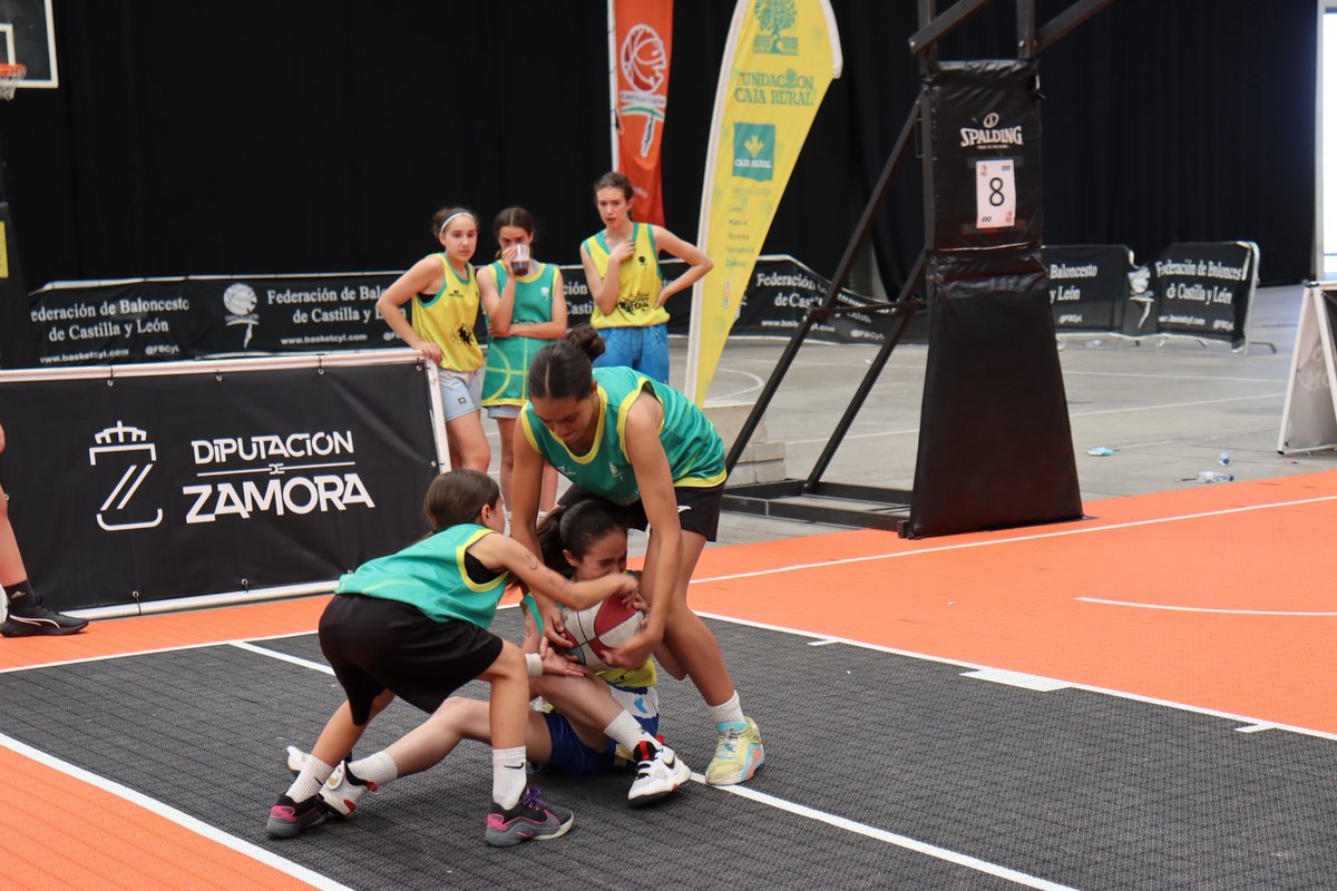 🚀<a href="/dipuzamora/">Diputación de Zamora</a> ha sido un apoyo fundamental para la celebración del 3x3 Street Basket Tour el pasado 7 de junio

💪 Su colaboración permitió desarrollar el evento, acercando el baloncesto a todos en una jornada llena de deporte⛹️‍♀️

#3x3SBT2025 #3x3SBTZamora