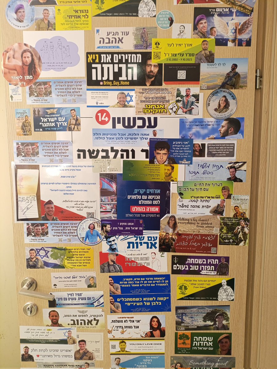 ערוץ 14 מלא בגיבורים של המלחמה הזאת.
הם נמצאים בליבנו.
הם מונצחים בתכניות השונות.
הם ממלאים קירות ודלתות.

היום הצטרף אליהם גיבור ישראל דן אסולין הי"ד, רבש"צ מושב מבטחים שהציל רבים מתושבי המושב בנופלו בקרב ב7/10.
לא שוכחים לעולם!