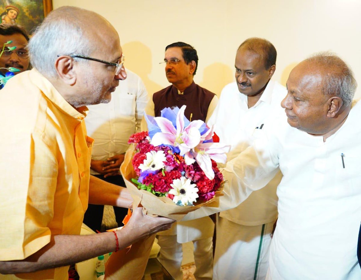 H D Devegowda (@h_d_devegowda) on Twitter photo Was very happy to receive Maharashtra Governor and NDA Vice Presidential candidate, Shri CP Radhakrishnan, at my New Delhi residence, today. His victory is assured. May the almighty’s blessings be on him to serve this great nation with commitment and distinction. <a href="/CPRGuv/">CP Radhakrishnan</a> Was very happy to receive Maharashtra Governor and NDA Vice Presidential candidate, Shri CP Radhakrishnan, at my New Delhi residence, today. His victory is assured. May the almighty’s blessings be on him to serve this great nation with commitment and distinction. <a href="/CPRGuv/">CP Radhakrishnan</a>