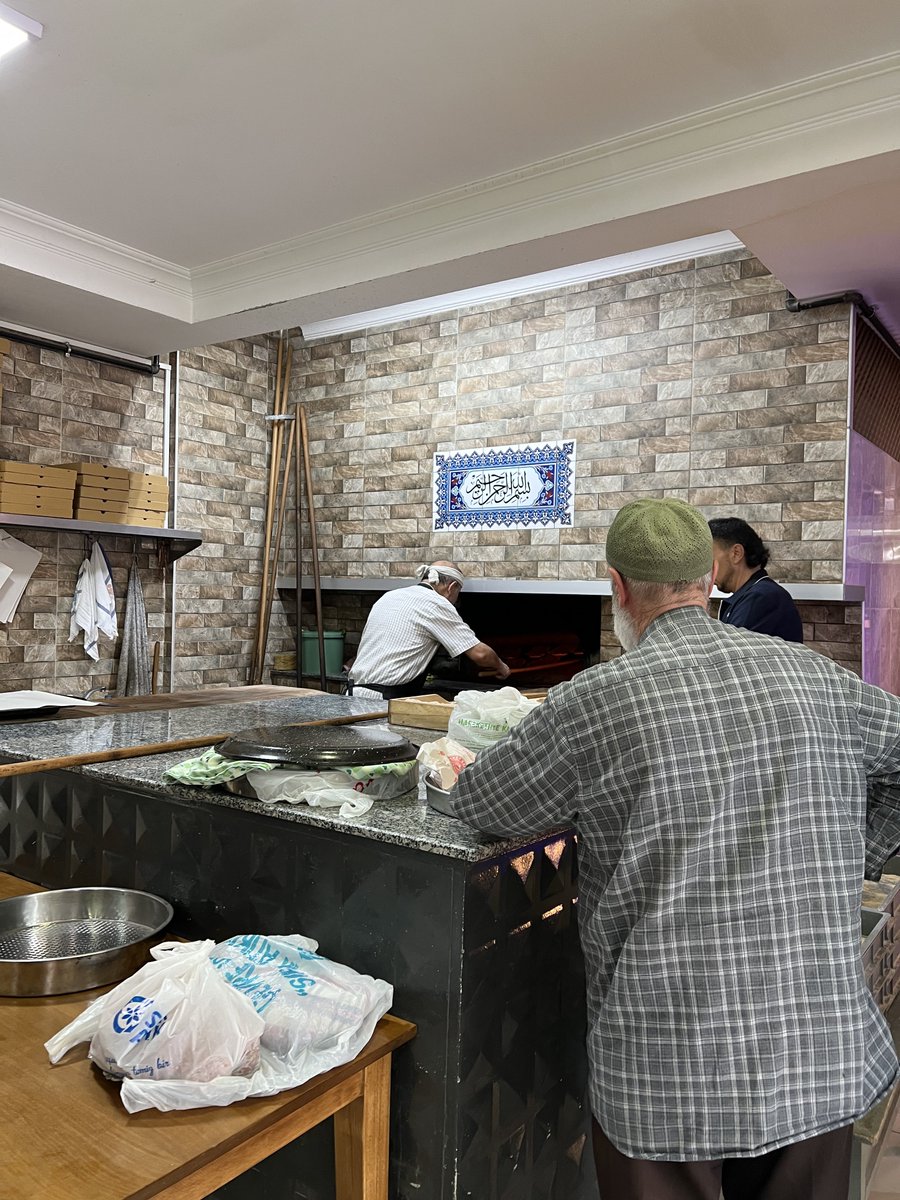 dedem fırıncıyı darlıyor güzel bir etliekmek yiyecez inş