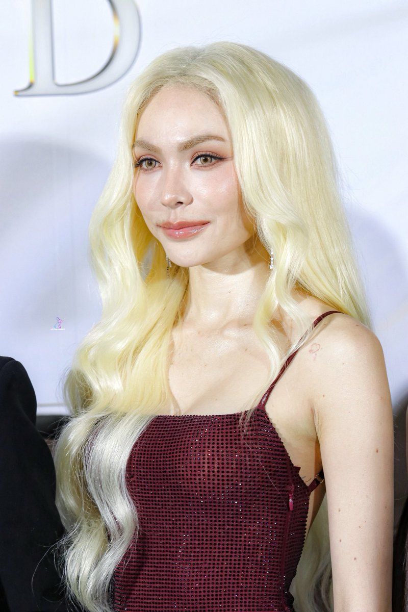 งาน MUT 2025 นี้ น้องชาก็จะไปร่วมงาน Red Carpet ด้วย (ซื้อบัตรได้เลยจ้า) คิดถึงการไปร่วมงานนางงามของน้อง น้องจะมีอะไรให้คาดเดาไม่ได้อยู่บ่อยครั้ง เช่นงานนี้ ชอบมาก ตะลึงทั้งงาน รอลุ้นลุควันที่ 23 นี้แน้ว คิดถึงสุบๆ

#ชาล็อตออสติน #CharlotteAustin