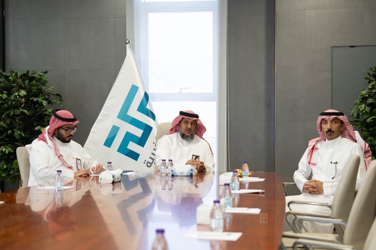 استقبلت #البركة_الخيرية الأستاذ بندر العامر من مجموعة بن قريعة حيث جرى خلال الزيارة الاطلاع على أبرز البرامج والمشاريع التنموية والخدمات الاجتماعية التي تقدمها الجمعية إلى جانب استعراض إنجازاتها في خدمة المستفيدين وأسرهم وبحث سبل التعاون المشترك.