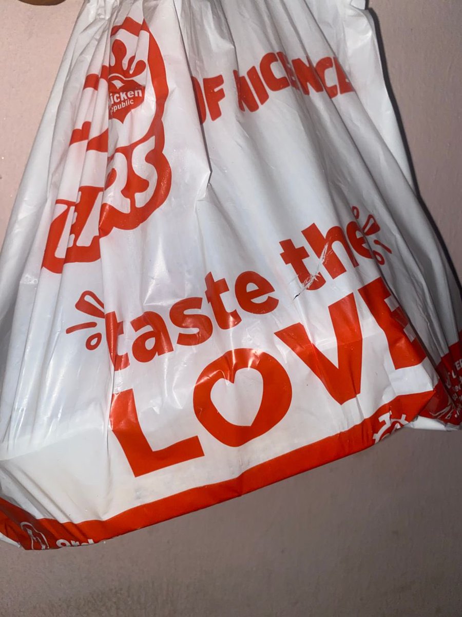 GUYS!!
Guess who just sent food to my office?
MY WIFE ooo!!! 

So na this soft life married people don dey enjoy since??
No wonder una dey glow anyhow! 

I pin here with my plate 

All ye singles, “taste the love” and see wetin una dey miss. 😅

<a href="/ChickenRepublic/">Chicken Republic</a>