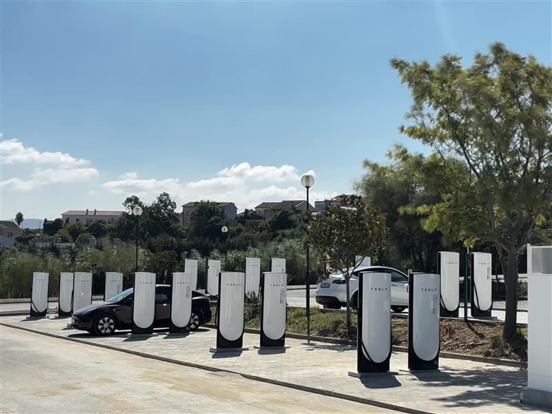 Tesla Charging (@teslacharging) on Twitter photo +20 stalls in Mealhada. We have now expanded our network in Portugal by 70% in 2 weeks. +20 stalls in Mealhada. We have now expanded our network in Portugal by 70% in 2 weeks.