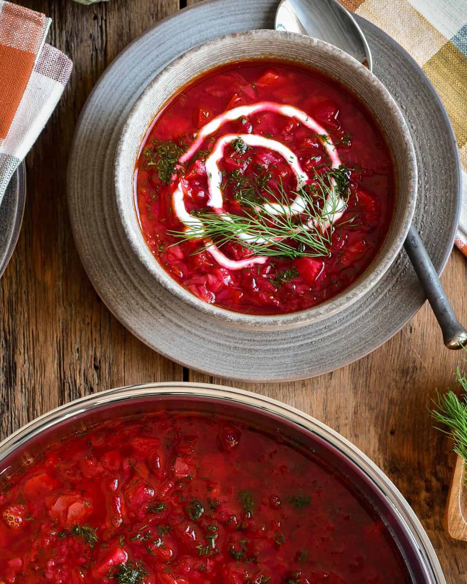 Borscht (Beet &amp; Cabbage Soup)

⭐️⭐️⭐️⭐️⭐️“Their borscht recipe was convient, easy and delicious! truly something everyone has try! (it also looked really pretty) –Jenn” 

Recipe👉 zimmysnook.ca/borscht-beet-c…

#Trending #foodie #soup #Recipe