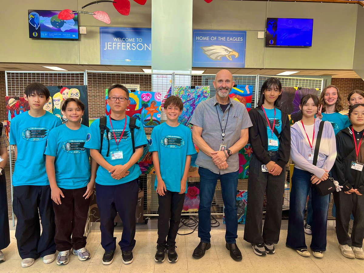 Honored to welcome our visitors representing Japan in the Sister City Exchange program to the City of Oak Ridge and to Jefferson Middle School this morning! 🤝 🇯🇵 🇺🇸