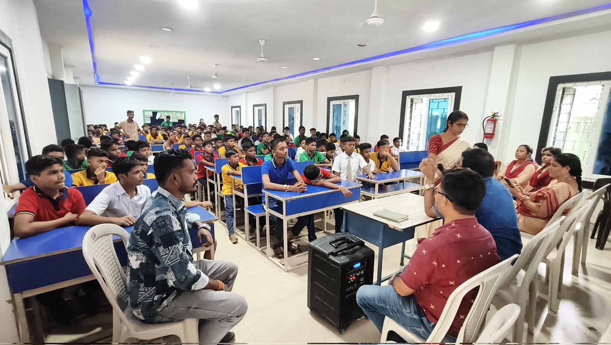 RtoSonepur's tweet photo. Road Safety Awareness Programme organised by Transport Department at 
PM Shree Maharaja High School,Sonepur on 20.08.2025. Displayed Road Safety Videos and other Road Safety measures were thoroughly discussed by the RTO,Subarnapur with 200 Students and Staff of the School. https://t.co/OsKzdHQZn6