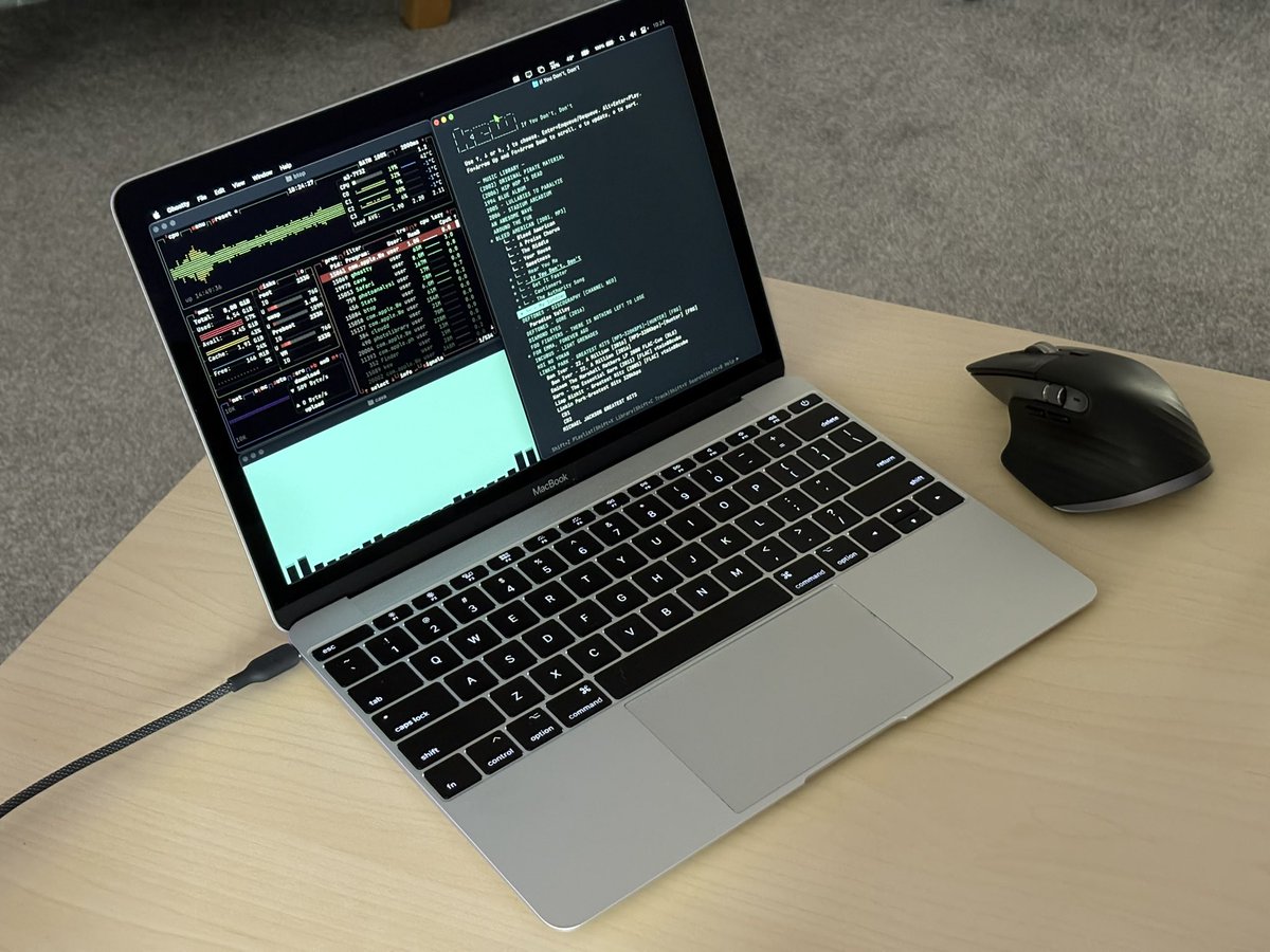 1stBestComedian's tweet photo. Still my favourite laptop I have ever owned. #apple #12 #retina. I’m excited for this rumoured new smaller #macbook https://t.co/4yBQoekzLI