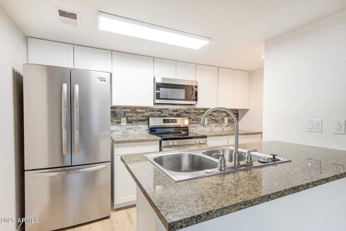 Don't miss out on this fantastic property in tempe with a newly reduced price.
- Matt Greer #SA690163000 with RE/MAX Alliance Group
- Contact me at 480.252.3608