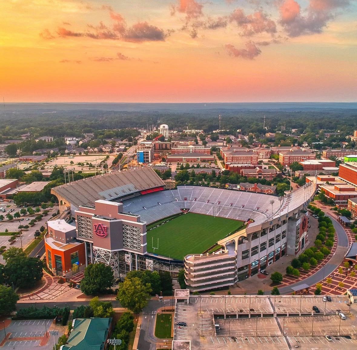 AU_Barner2010's tweet image. Waking up in Auburn feeling like a 9x National Champion who did things #TheRightWay War Damn 🦅🐅