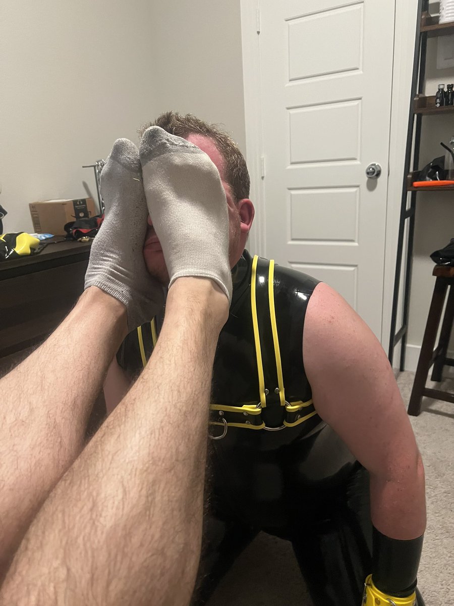 PitSwitch3 (@pitswitch3) on Twitter photo The good rubber bull <a href="/Nitroboy966/">RubberBull🔜MIR29</a> said he needed the smell of feet and poppers. Done and done.
#feetworshi̇p The good rubber bull <a href="/Nitroboy966/">RubberBull🔜MIR29</a> said he needed the smell of feet and poppers. Done and done.
#feetworshi̇p