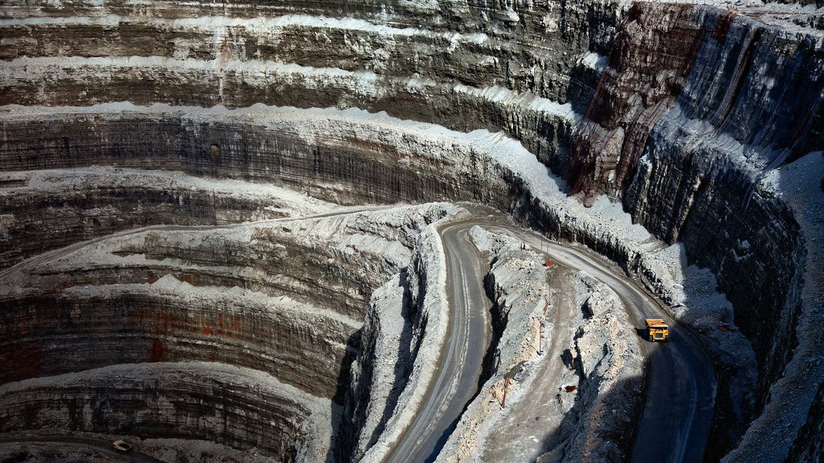 Pressure Makes Diamonds: 

In our new investigation, we reveal how Russian diamonds reach the global market despite sanctions against Alrosa, Russia’s largest diamond producer. 

Check out the full story in our latest piece: arctida.io/en/investigati…

#Sanctions #SanctionsRussia