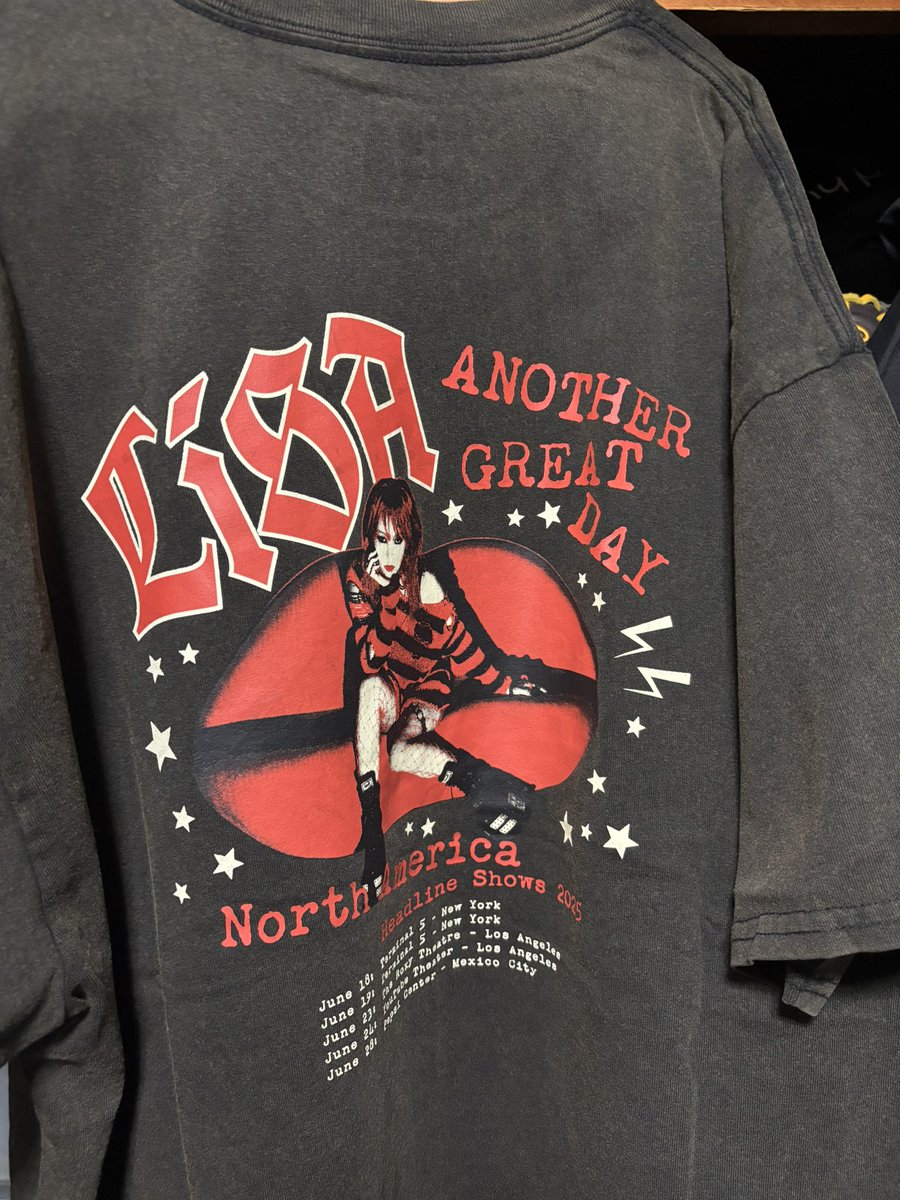 kouta_LiSA's tweet photo. シャツとトート届いた〜！
トートは当時買うの渋ってたんだけどやっぱり欲しくなって注文しました笑

マジでシャツ可愛い〜！！！

普段でもライブTばっかりだから助かる😌
#ANOTHERGREATDAY
#りさとなつふぇす
@LiSA_OLiVE https://t.co/YFto8H8sRs