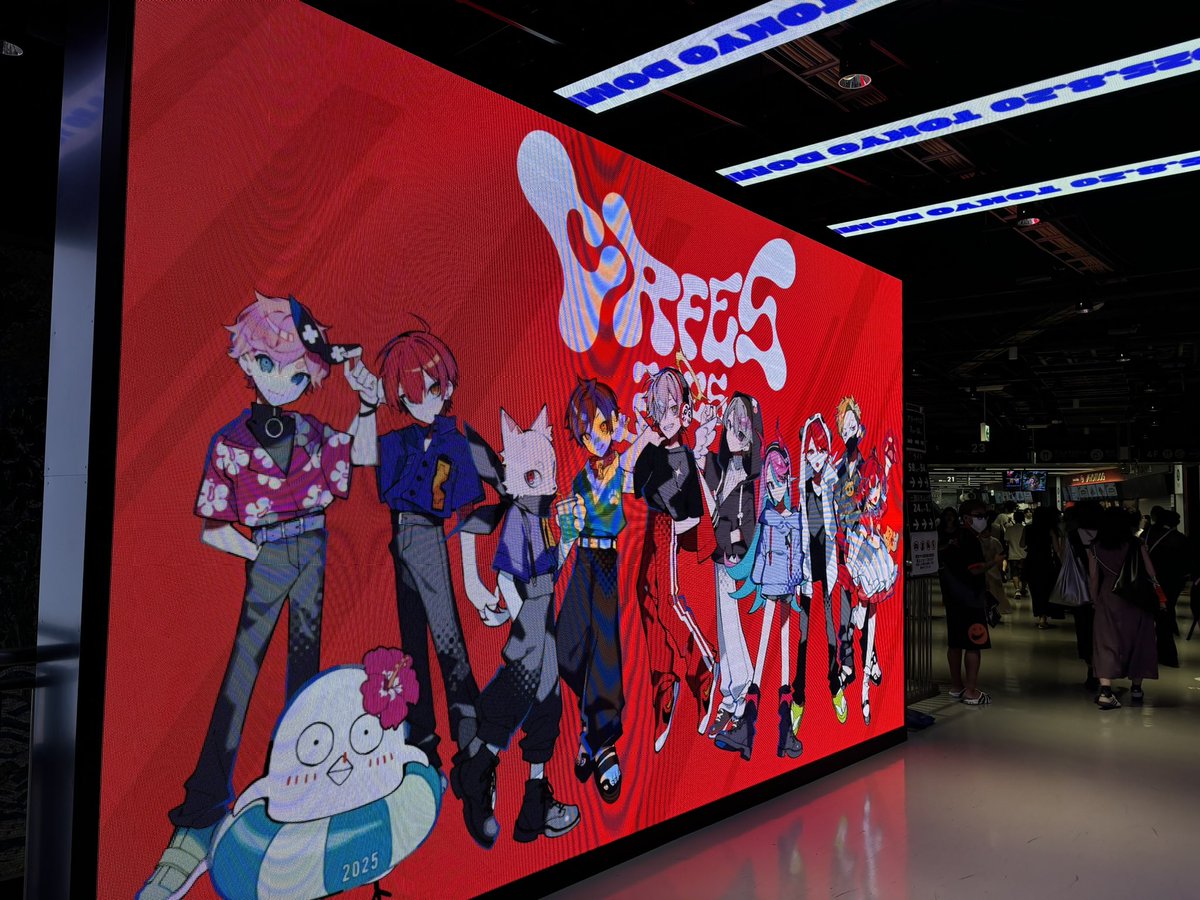 ぴぴ⟡.·22:00〜配信中⋆͛🎮⋆͛ (@pipipi_1205) on Twitter photo CRフェス来たら最後の最後に山田涼介サプライズ受けて唖然…。
最後に階段降りてはける時ぴーすしながら降りていってアイドルでしかなかった… CRフェス来たら最後の最後に山田涼介サプライズ受けて唖然…。
最後に階段降りてはける時ぴーすしながら降りていってアイドルでしかなかった…