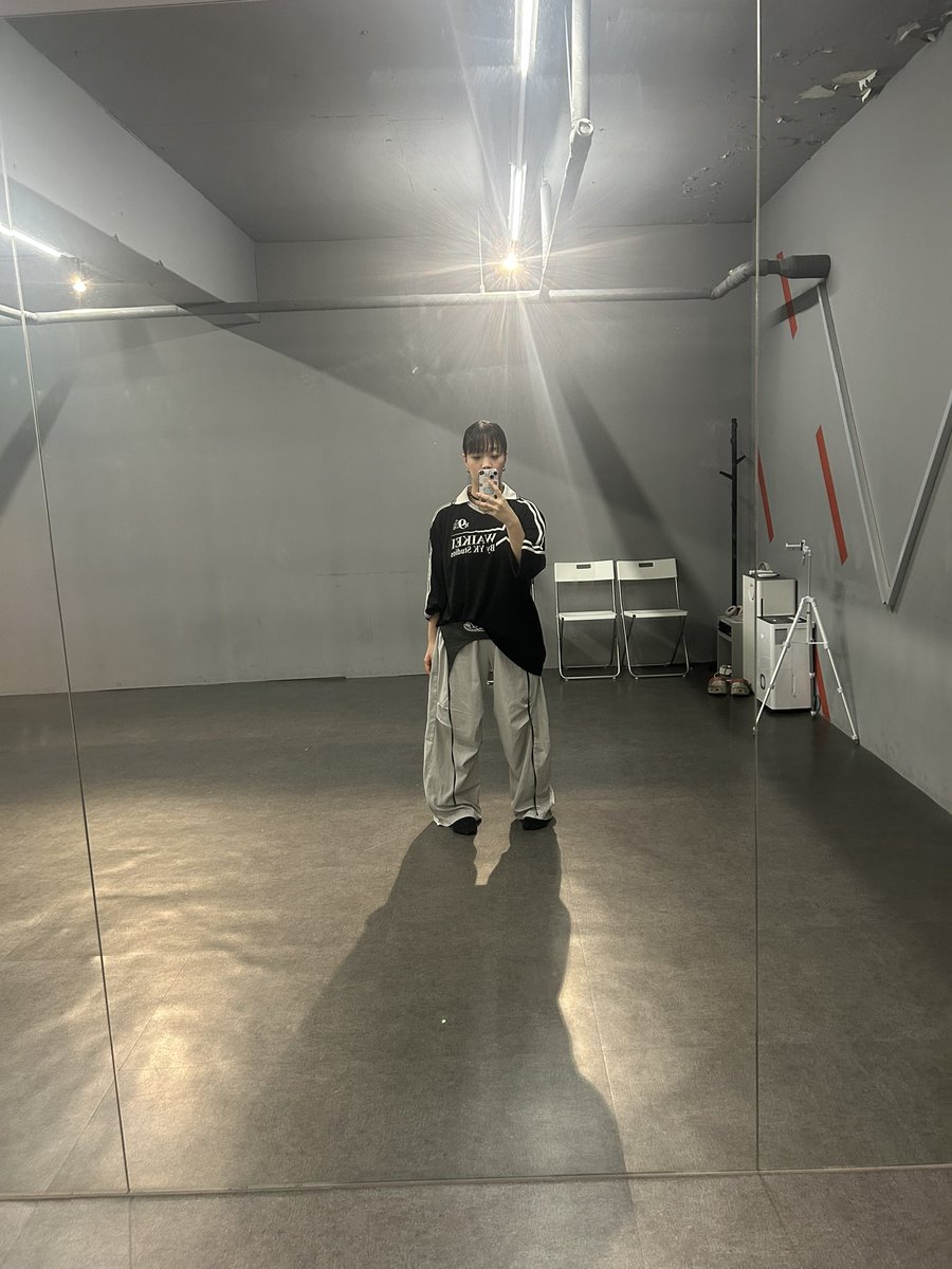 lxdynaro's tweet photo. 거울셀카 2🪞
다들 행밤~~~~💗💗💜💜💜 https://t.co/Urgu7mzWpl