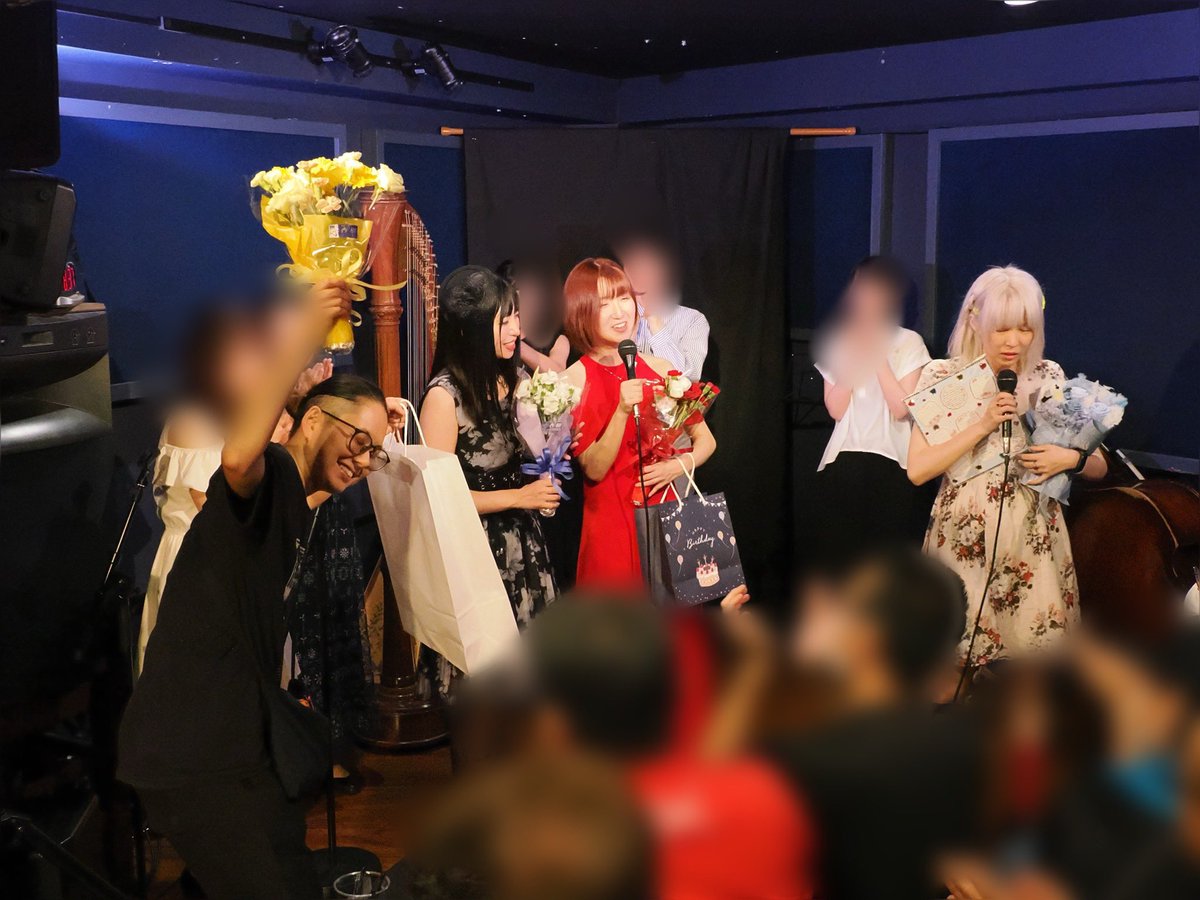 minakami_yuka's tweet photo. #MMM3 ハルカ(@mharuka1 )さんが撮ってくれた写真全部良いですね〜🥰
特典になるのであまり載せられないけれどもtuttiもsoloも3人の衣装の色味良くないですか？喜ぶこざやん可愛いね。

おひねりは8/31(日)まで！演奏写真付きおひねりもあるのでチェックだ！
→ https://t.co/VcYlxzWwzp https://t.co/6fFOrQ9W6s