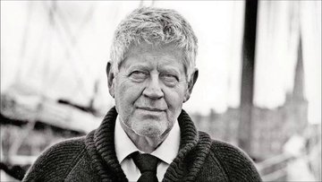 "Se mi trovo in compagnia di persone intelligenti non fa differenza se uno è italiano, etiope o argentino. Solo la stupidità e l'insensibilità non hanno bandiere"
Il 20 agosto 1995, a Pully (Svizzera), ci lascia Hugo Pratt