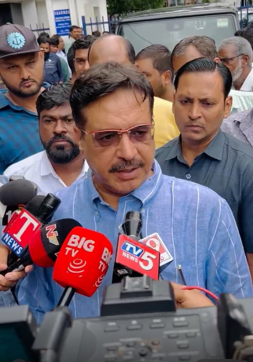 balala_ahmed's tweet image. On instructions of @aimim_national president @asadowaisi met #CMD
along with Internet cable operator’s 
To solve their cable cutting problem