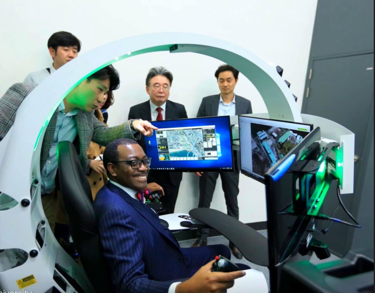 VictorOladokun's tweet image. REFLECTIONS: 
As his 10-year term as President of the #AfricanDevelopmentBank comes to an end on September 1, there are several things I&apos;ve come to greatly appreciate about working closely with Dr. @akin_adesina, first as the Bank&apos;s Director of Communcation, and later on as his…