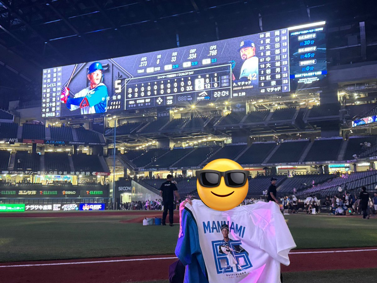 HnnnAim's tweet image. 昨日の日ハムサヨナラ勝ちの試合の後グラウンドウォークってイベントに参加してきました！

今シーズンで印象に残る試合を現地で観戦できただけでなくプロの選手が立ってるグラウンドに立ててめっちゃ興奮しました笑

#ハムホー
#日ハム 
#エスコンフィールドHOKKAIDO