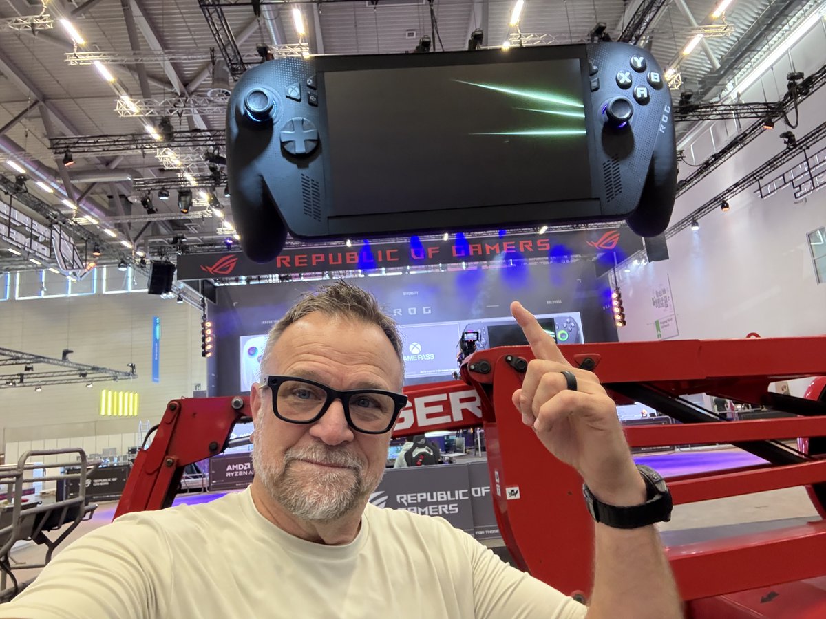 ned_luke's tweet photo. Trust me when I tell you the ROG XBOX Ally is gonna be #BIG ⭐️⭐️⭐️⭐️⭐️
@ASUS_ROG
#TeamROG
#ExploreTheRepublic
#ForThoseWhoDare
#ROGTravel2025 https://t.co/QbPyxgO0zo