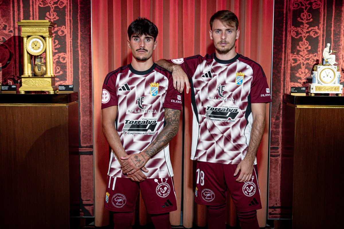 Ya han salido las tres equipaciones del Xerez CD para esta temporada 25/26

¿Opiniones? Os leo 👀👇🏻