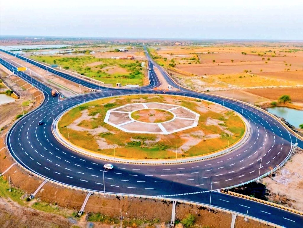 bjpneelrao's tweet photo. પ્રગતિનો એક્સપ્રેસવે...

અમદાવાદ-ધોલેરા એક્સપ્રેસવે, #નવાભારત ના ઝડપી વિકાસનું  પ્રતીક.

#newindia #India https://t.co/fya3z34hjB