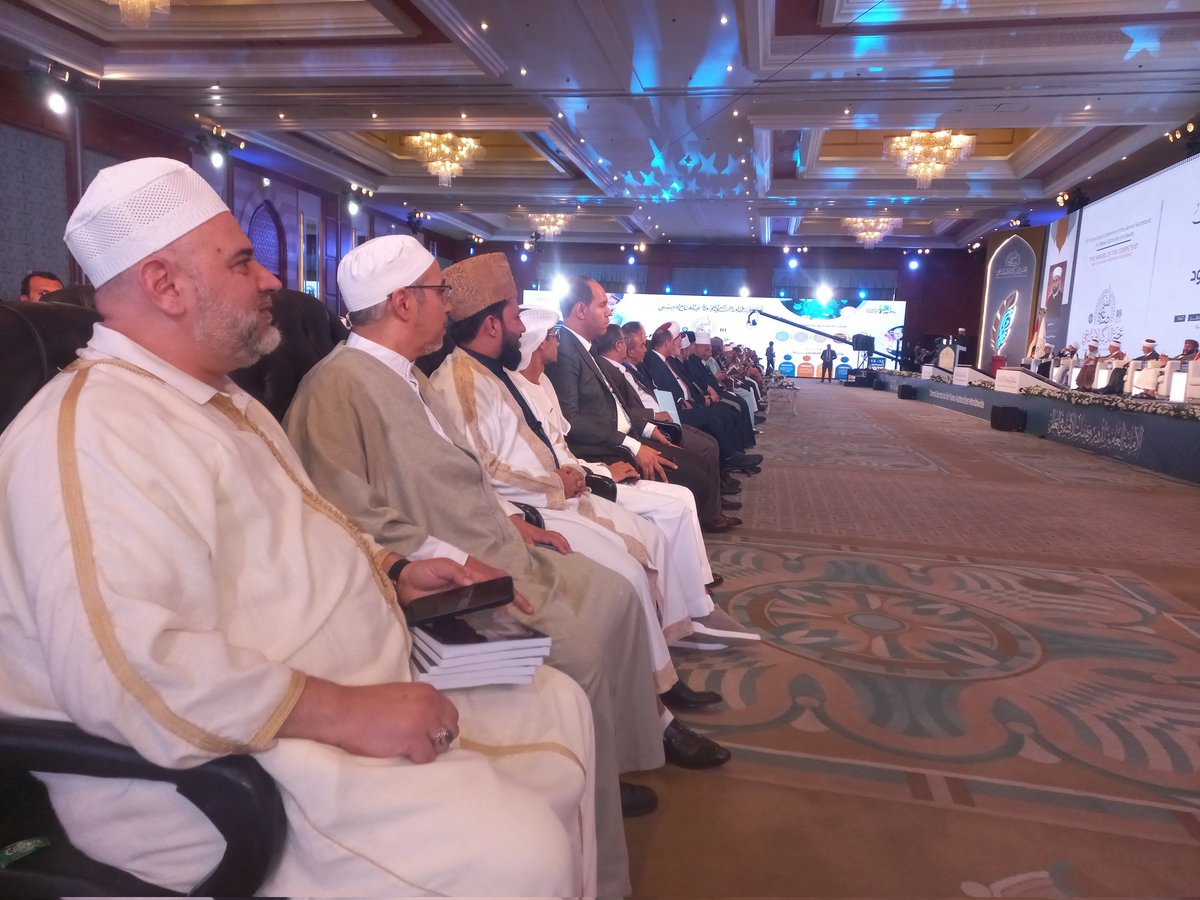 DarAlIftaIsb's tweet image. المؤتمرالدولي العاشرللفتوى مصر
انطلقت في القاهرة تحت عنوان"صناعةالمفتي الرشيدفي عصرالذكاءالاصطناعي"وشهدالمؤتمر حضورشخصيات دينيةبارزة، من بينها سماحة المفتی الدكتورعقيل الرحمن بيرزاده، مفتی العام لاسلام آباد و رئیس لجنةUACP,حيث مثّل بلاده في هذاالمحفل الدولي ممثلاً مفتي إسلام آباد