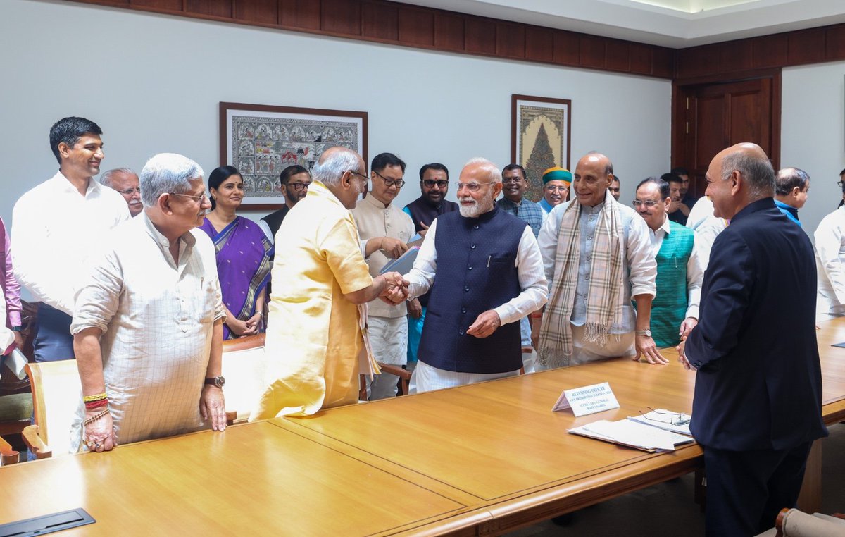 Narendra Modi tweet media