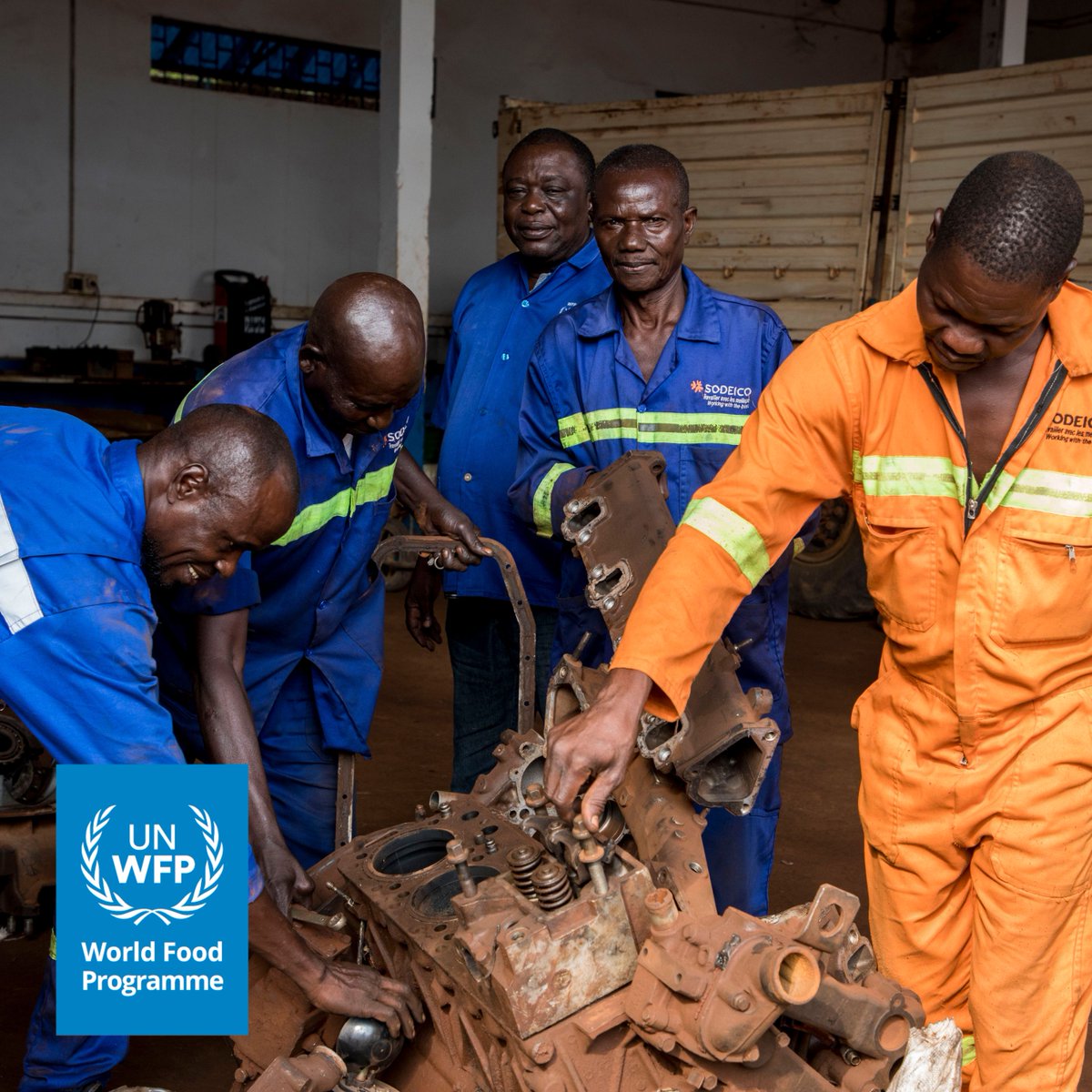 WFP_CAR_CD's tweet image. 🇨🇫 Behind our emergency responses are our incredible national colleagues, who work tirelessly in the Bangui garage to repair vehicles and keep supply chains moving in the face of unimaginable challenges 🧰🔧#logisticsoperations