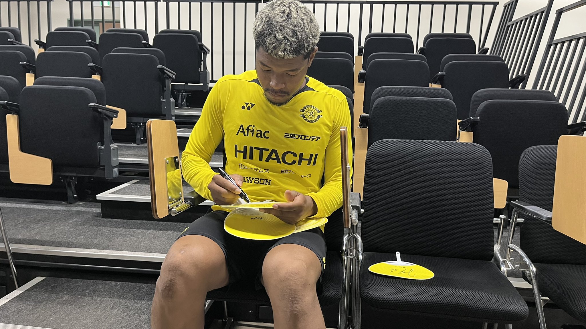 値下げしました！2018年度柏レイソル選手サインボール 古賀太陽/柏レイソル】2024 Jリーグオフィシャルカード