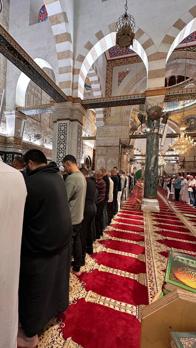 يا قبلةَ الأنبياء، يا حلمَ الأجيال ♥

صلاة الفجر من #المسجد_الأقصى  المبارك