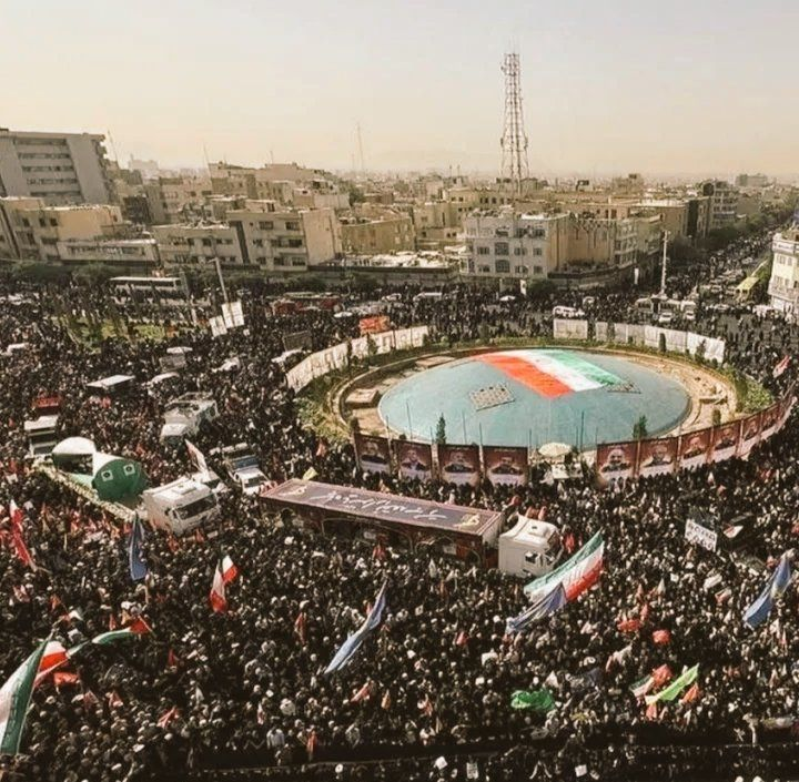 د.شمن با شایعات همه جا را پر از شایعه میکند 
اما حقیقت را میتوان در شهر و خیابان تماشا کرد .
مردم حماسه ساز و همدل ایران 🇮🇷✌️
#پایتخت_متحد