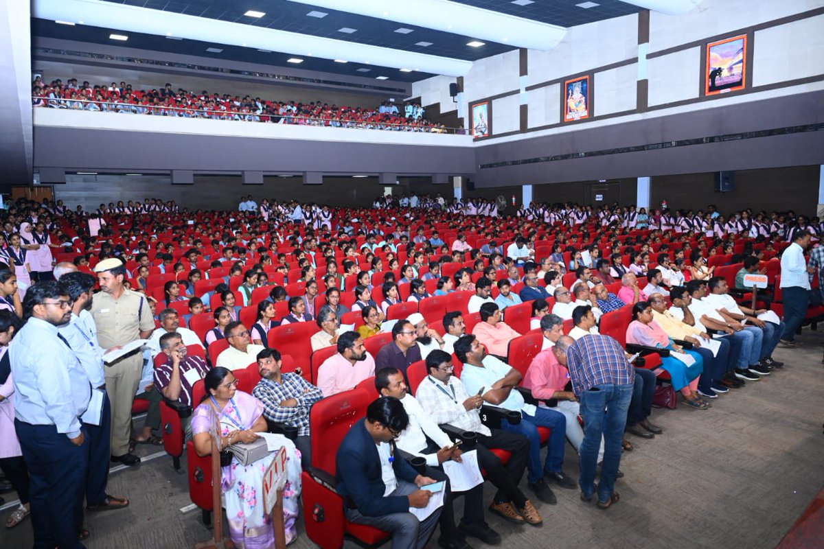 Somu Veerraju / సోము వీర్రాజు (@somuveerraju) on Twitter photo వర్చువల్ విధానంలో ఆంధ్రప్రదేశ్ ముఖ్యమంత్రి శ్రీ నారా చంద్రబాబు నాయుడు <a href="/ncbn/">N Chandrababu Naidu</a> గారి చేతుల మీదుగా రాజమండ్రిలో రతన్ టాటా ఇన్నోవేషన్ హబ్ ప్రారంభం జరిగింది.
ఈ విశిష్ట కార్యక్రమంలో నేను పాల్గొనడం ఆనందంగా ఉంది. విద్యార్థినీ విద్యార్థుల మెరుగైన భవిష్యత్తుకు అద్భుతమైన సమాజ నిర్మాణానికి ఈ వర్చువల్ విధానంలో ఆంధ్రప్రదేశ్ ముఖ్యమంత్రి శ్రీ నారా చంద్రబాబు నాయుడు <a href="/ncbn/">N Chandrababu Naidu</a> గారి చేతుల మీదుగా రాజమండ్రిలో రతన్ టాటా ఇన్నోవేషన్ హబ్ ప్రారంభం జరిగింది.
ఈ విశిష్ట కార్యక్రమంలో నేను పాల్గొనడం ఆనందంగా ఉంది. విద్యార్థినీ విద్యార్థుల మెరుగైన భవిష్యత్తుకు అద్భుతమైన సమాజ నిర్మాణానికి ఈ