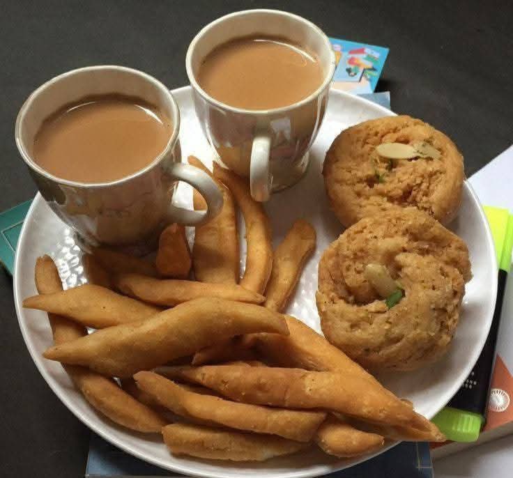 hamid_speak's tweet photo. تپتے انگاروں کی گرمائش سے پکتی ہے.
یہ چائے ہے جناب فرمائش سے پکتی ہے!❤️
#hammiii_write https://t.co/yMkoT19enJ