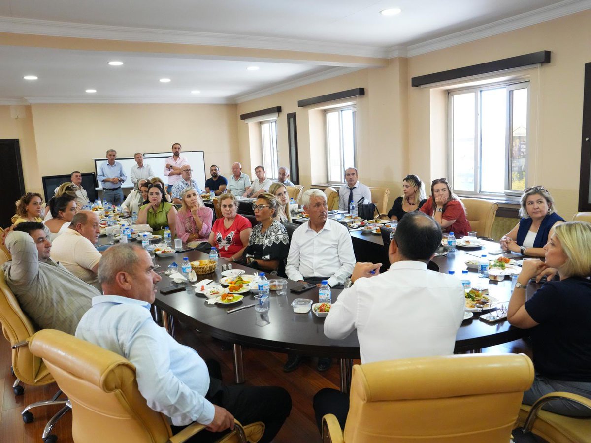 Belediye Başkan Yardımcımız Sn. Ebru Keyvan, ilçemizin kıymetli muhtarlarıyla buluşarak mahallelerimizin güncel ihtiyaçlarını, vatandaşlarımızın taleplerini ve planlanan hizmetlerimizi değerlendirdi.

🤝 Ortak akıl ve iş birliğiyle mahallelerimizin gelişimi için çalışmalarımızı