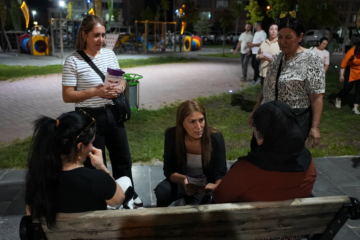 ♀️Kadına Yönelik Şiddete Karşı, Broşür Dağıttık

♀️Me Broşûrên Li Dijî Tundiya Li Ser Jinan Belav Kirin

<a href="/bayar61742/">Birsen Azak Bayar</a>  <a href="/siyar_guldiken/">şiyar güldiken</a>