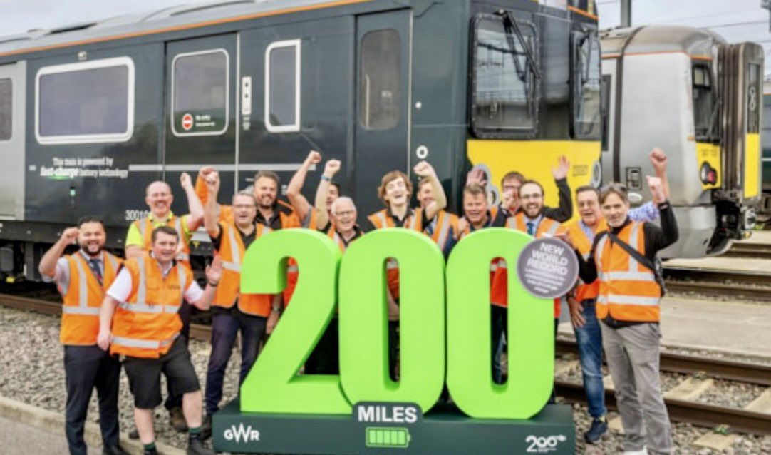 Great Western Railway’s fast-charge battery train has set a world record overnight for the longest run on a single charge by covering 200 miles between Paddington and Oxford. The run comes as GWR promotes batteries as a viable option to replace its ageing diesel units.