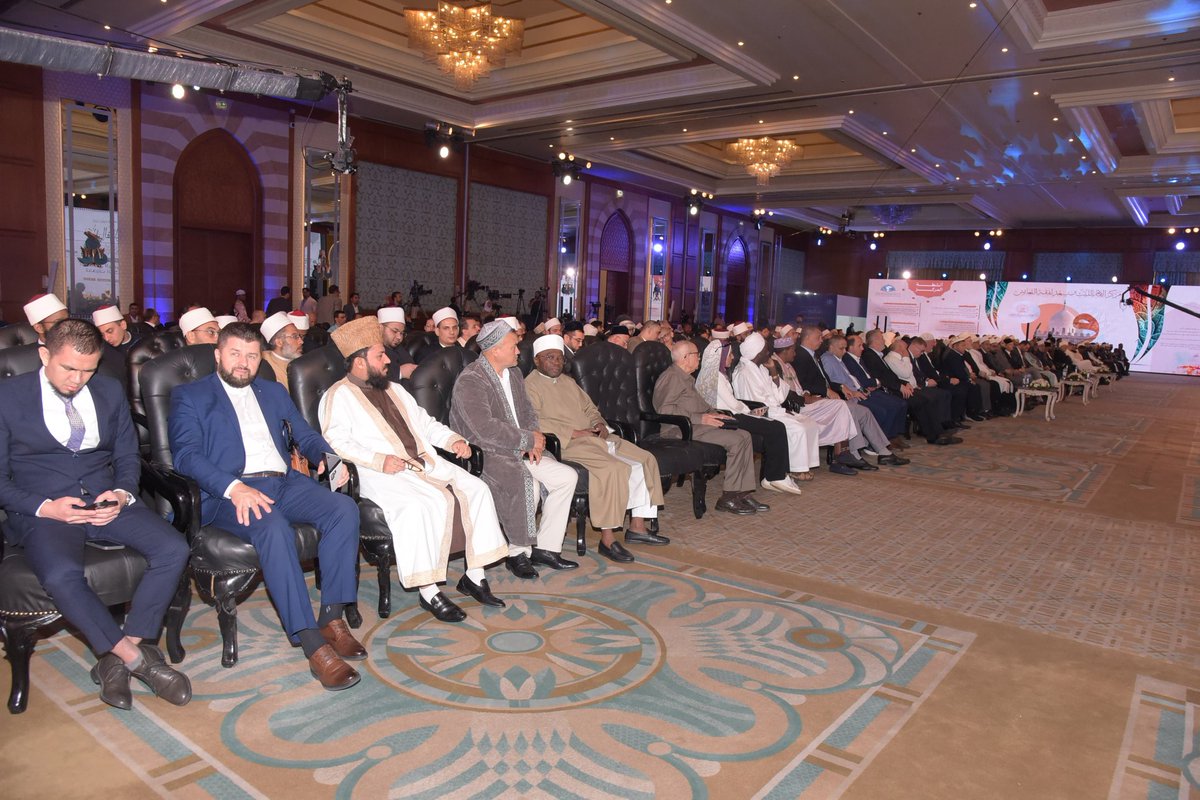 DarAlIftaIsb's tweet image. المؤتمرالدولي العاشرللفتوى مصر
انطلقت في القاهرة تحت عنوان"صناعةالمفتي الرشيدفي عصرالذكاءالاصطناعي"وشهدالمؤتمر حضورشخصيات دينيةبارزة، من بينها سماحة المفتی الدكتورعقيل الرحمن بيرزاده، مفتی العام لاسلام آباد و رئیس لجنةUACP,حيث مثّل بلاده في هذاالمحفل الدولي ممثلاً مفتي إسلام آباد