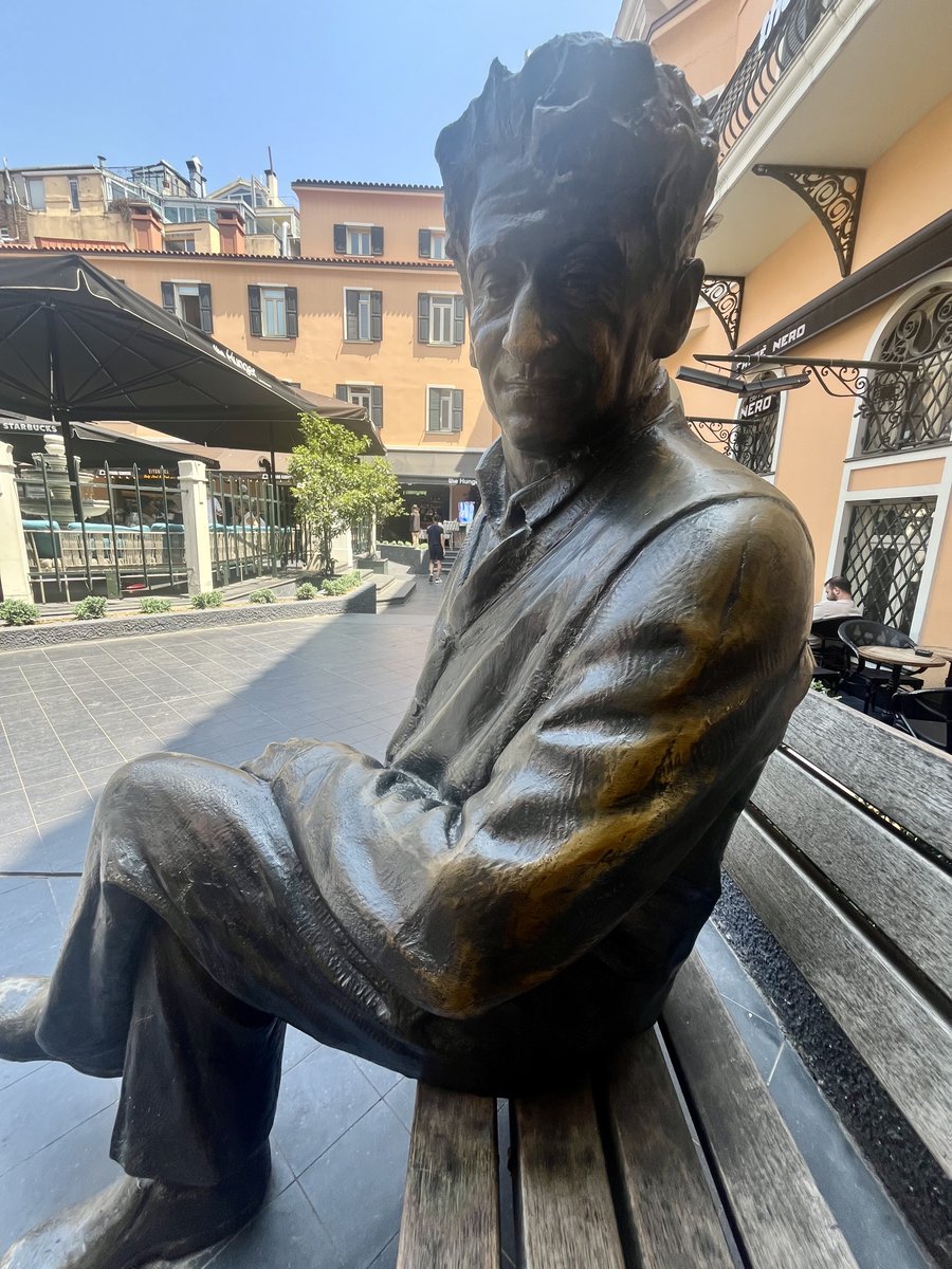 Bedri Rahmi Eyüboğlu’yla oturuyoz. Selamı var. Karadutum çatalkaram çingenem