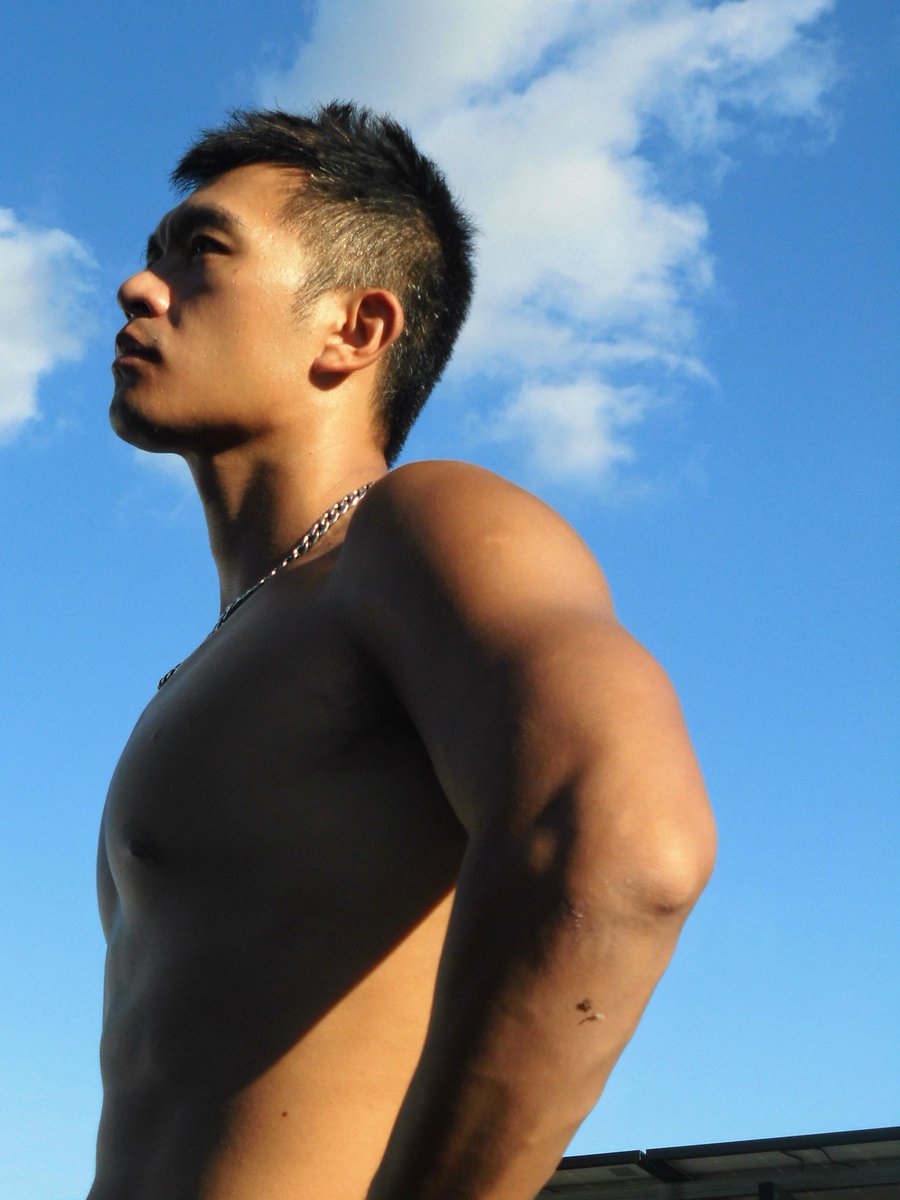 Yeah__0304's tweet photo. 🌇落日是夏天末尾的咏叹调 Vol.1

photo by @dearpicture 

#asianmale #asianmalemodel #asianmuscle #photographer #foryou #fyp #ccd #gymlife #ethiko #malephysique #bodybuilding #bodyaesthetics #explorer #explorepage✨ #fitnessmodel #fitnessjourney #abs https://t.co/9IDPySWgcw