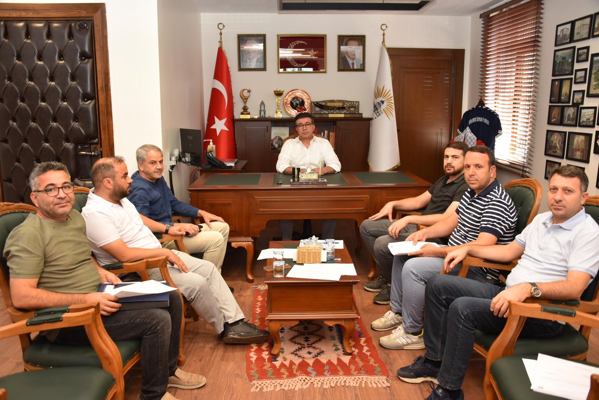 Haftalık olağan encümen toplantımızı gerçekleştirdik. 

Alınan kararların şehrimize hayırlı olmasını diliyorum.