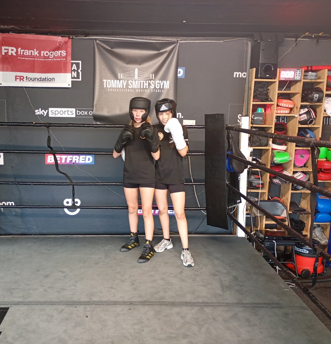 Well done to Lottie and Tayla this morning getting a good solid 5 rounds in against eachother.