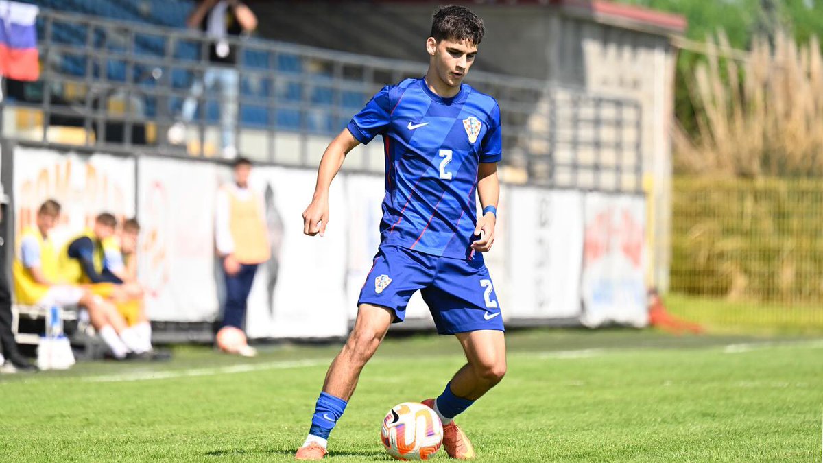 FabrizioRomano's tweet image. ⚫️🔵🇭🇷 Inter have signed 2009 born Croatian right back Duje Slatina from Hajduk Split, all sealed.

Story from May, now confirmed.