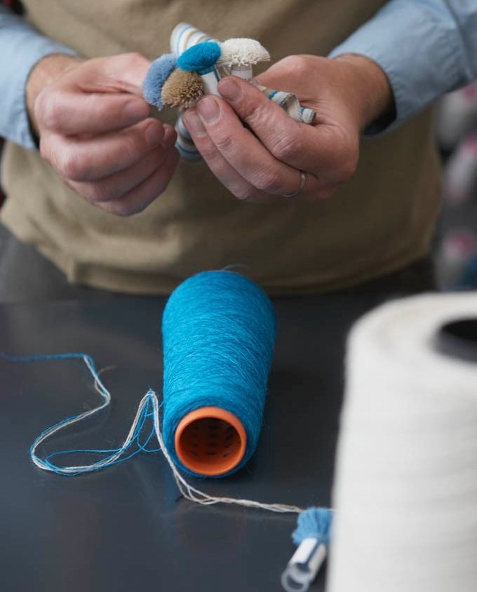 CSrugs_official's tweet image. Which colour would you choose? Our poms are used to create the right colour match. In the studio we're busy with creating the perfect match for you! Do you want to make the match yourself? Check out our configurator in the website! ⁠
⁠
#colourmatch #rugs #studio #interiordesign