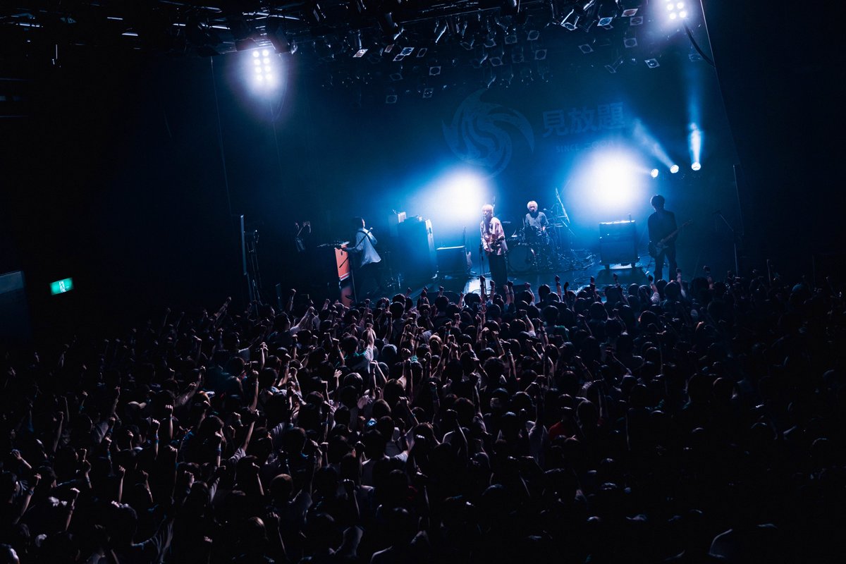 《《 2次抽選先行のお知らせ 》》

受付期間
明日8/21(木) 21:00〜9/12(金)23:59
🔗eplus.jp/track15/

※ 1次抽選先行の
キャンセル分を受付いたします

－－－

TRACK15 #初ホールワンマン 

ONE MAN LIVE
2026.1.23 Fri
LINE CUBE SHIBUYA (東京)

－－－