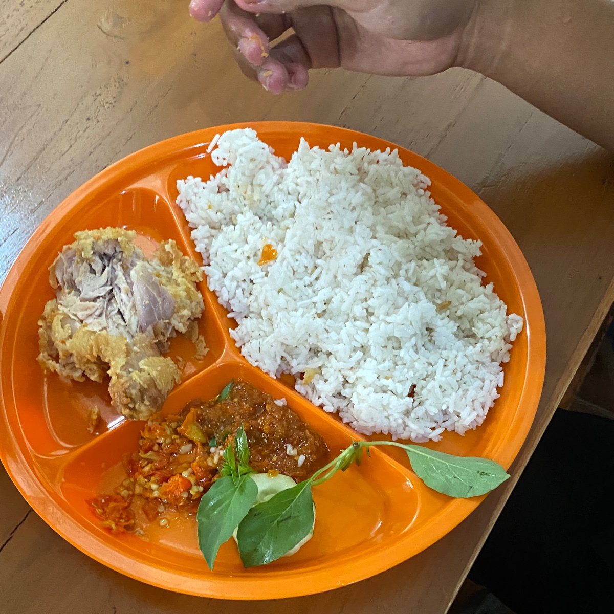 jir ni ayam geprek dari maba masih porsi kuli