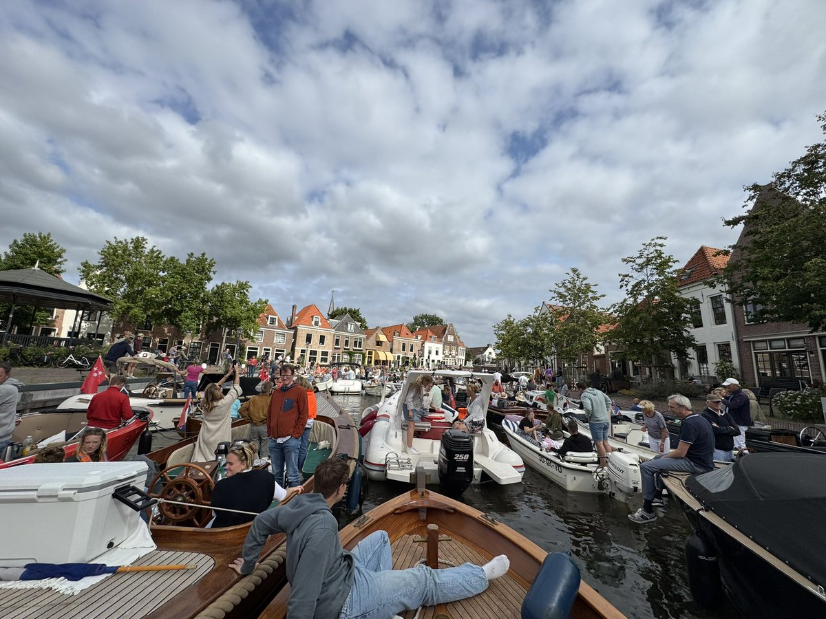 markwijnstekers's tweet photo. Gezellig druk in Spaarndam๐
#Sail2025 #makeawave #spaarndam https://t.co/5EbVBgBF62
