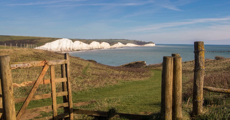 Lace up your walking boots and explore the South Downs National Park this Bank Holiday weekend! From Beachy Head to the Seven Sisters and beyond, there's so much to discover 🍃