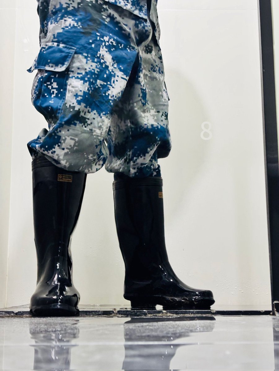 穿雨靴摩旅 tweet media